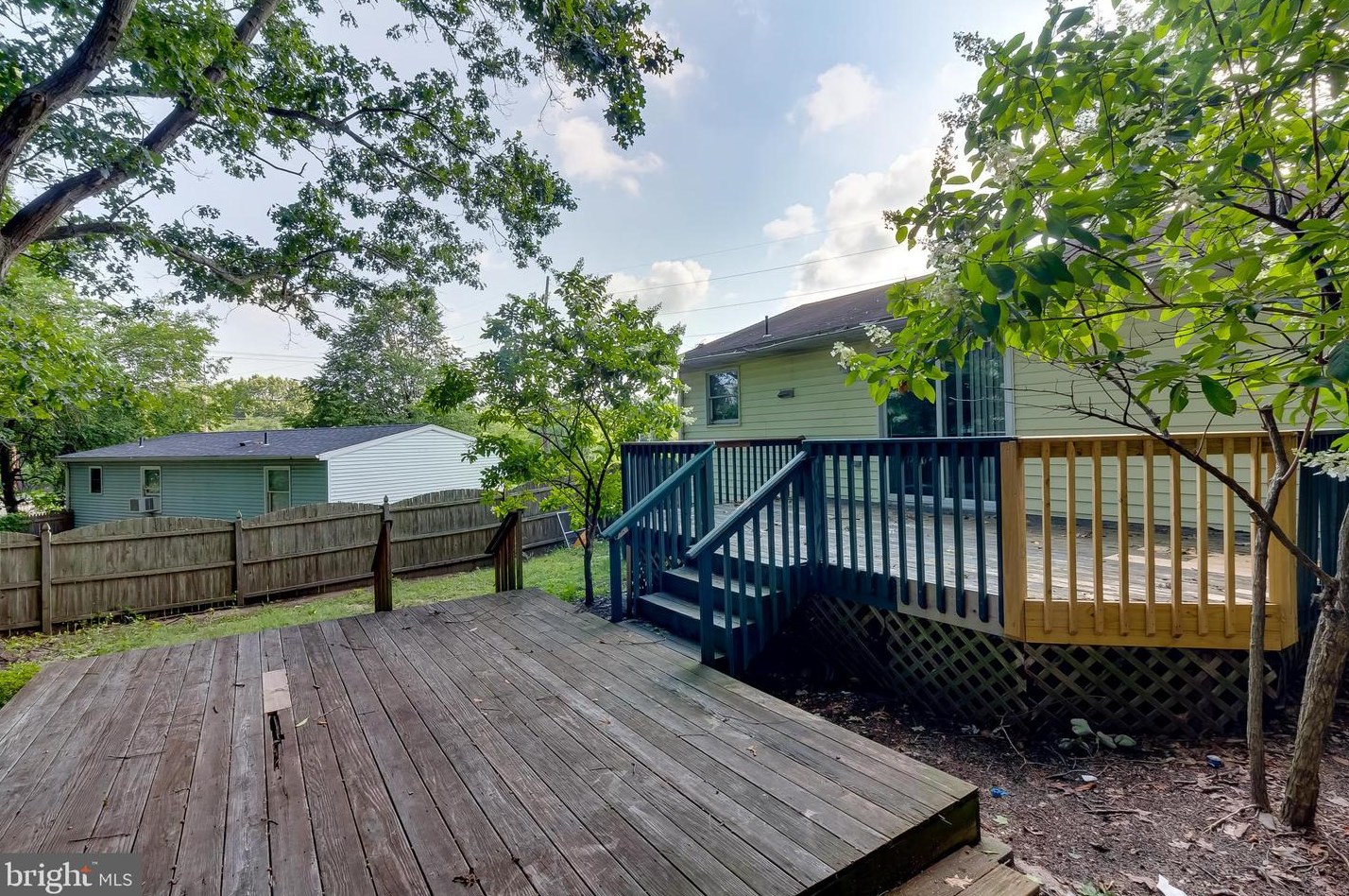 301 Girard Rd N, Aura, NJ 08028