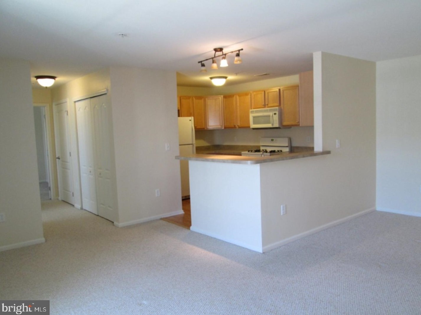 86 Highbridge Ln, West Deptford, NJ 08086