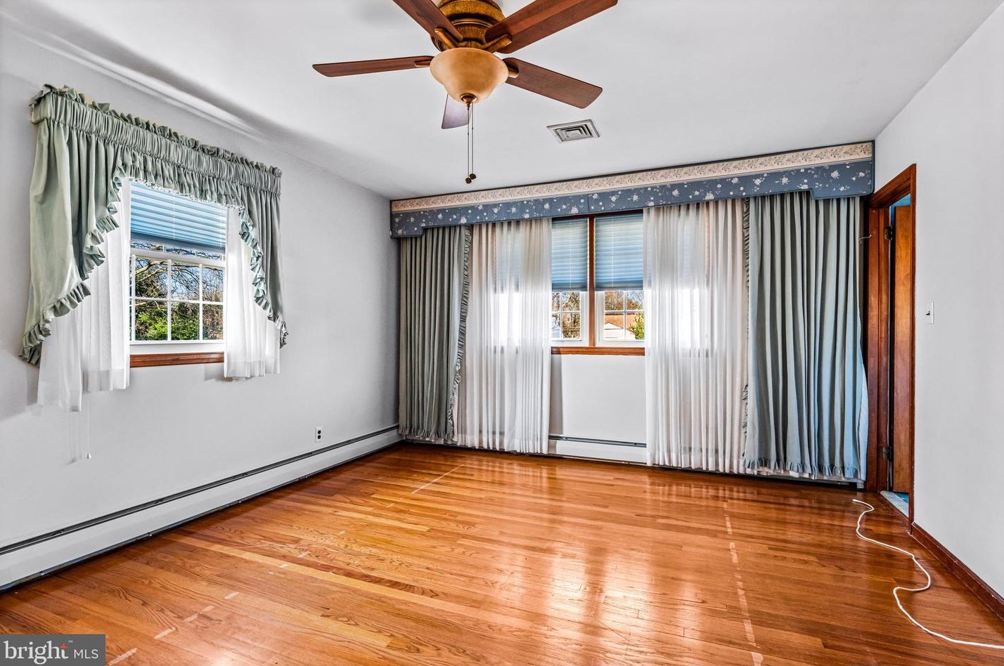 416 University Blvd, Aura NJ  08028-1548 exterior
