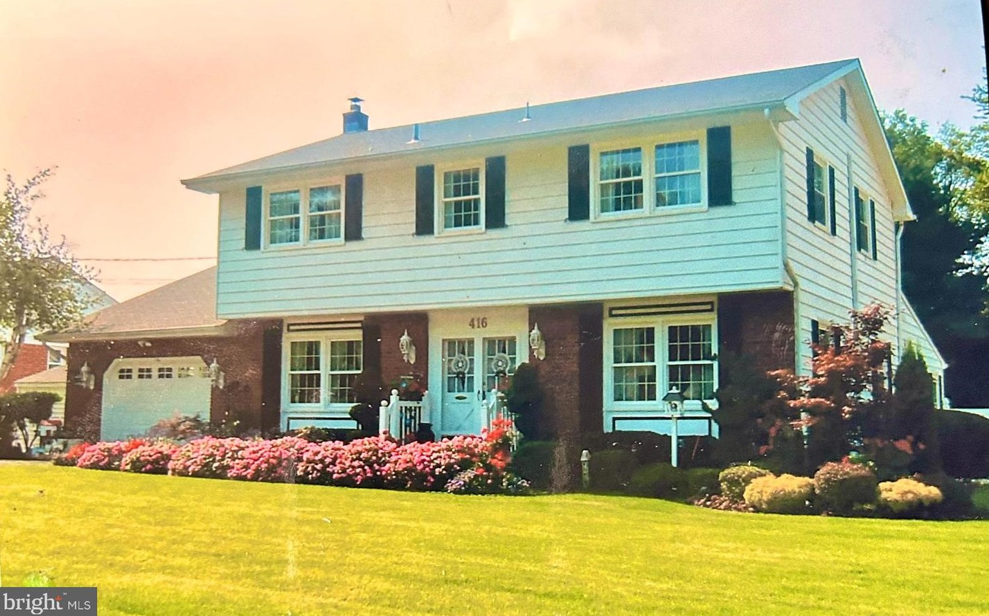416 University Blvd, Aura NJ  08028-1548 exterior
