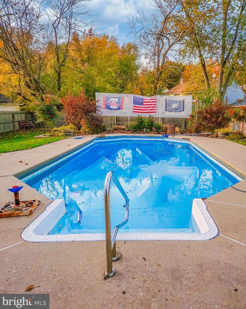 571 Salem Ave, West Deptford, NJ 08096-3204