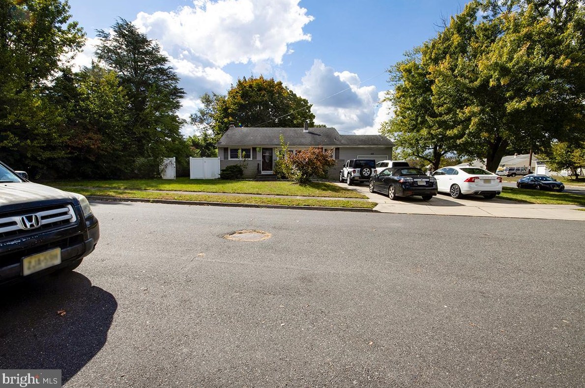 618 Whitman St, Aura, NJ 08028