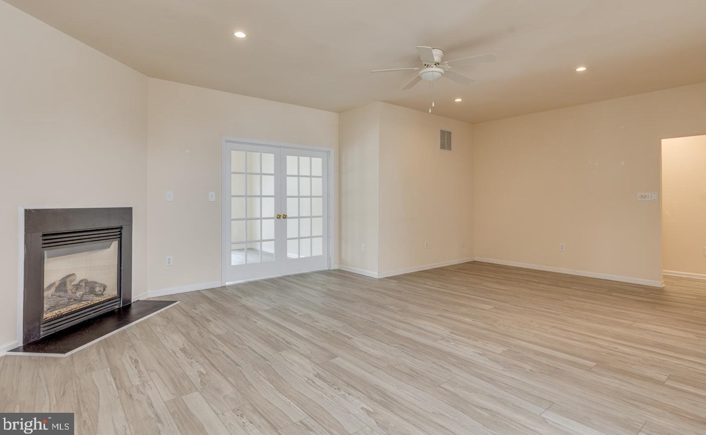 27 June Ann Dr, Clayton NJ  08312-2428 exterior