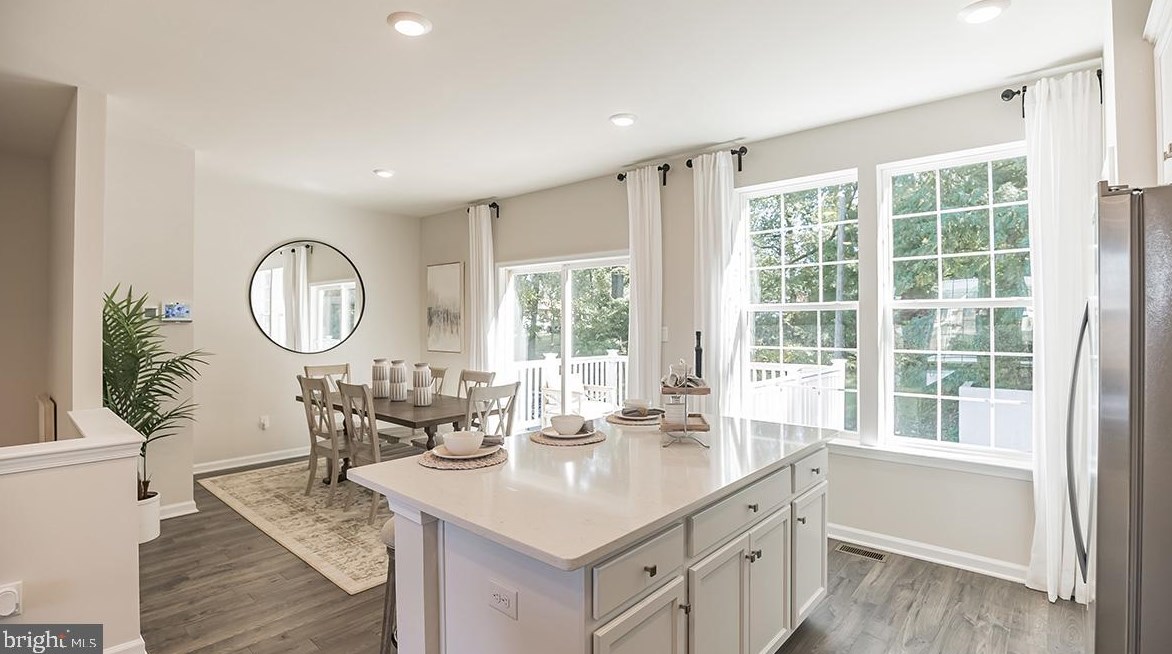 535 Palace Dr, Aura NJ  08028 exterior