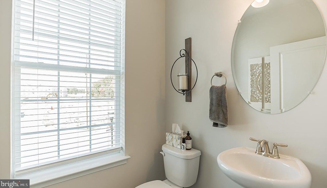 535 Palace Dr, Aura NJ  08028 exterior