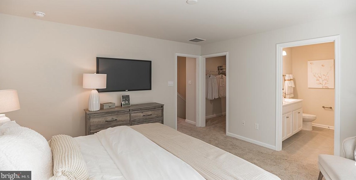 535 Palace Dr, Aura NJ  08028 exterior