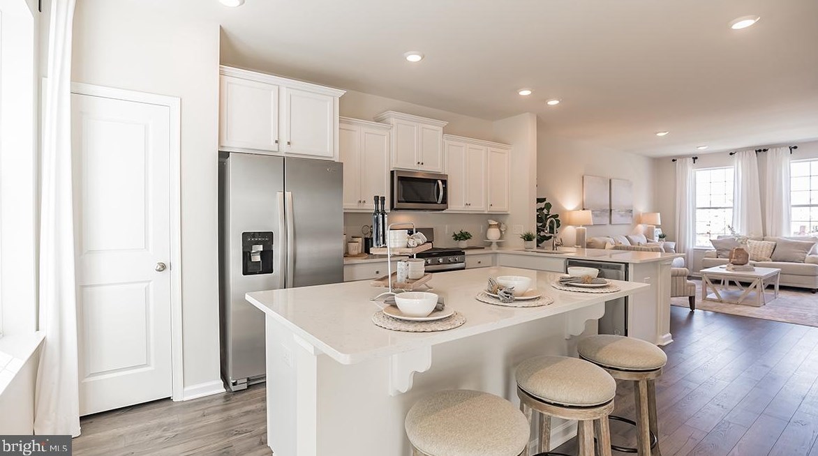 535 N Palace Dr, Aura, NJ 08028