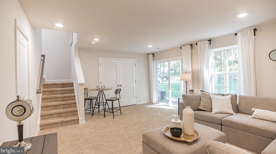 535 Palace Dr, Aura NJ  08028 exterior