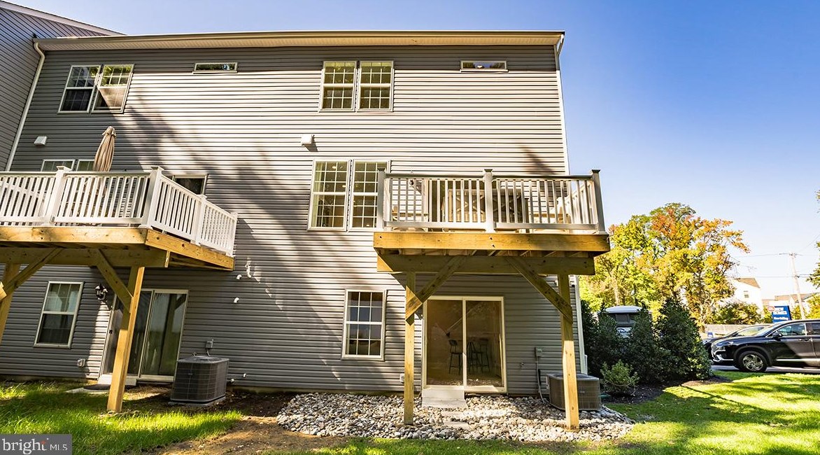 535 Palace Dr, Aura NJ  08028 exterior