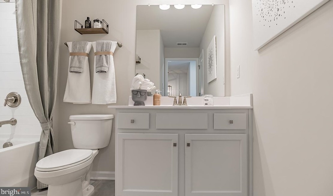 535 Palace Dr, Aura NJ  08028 exterior