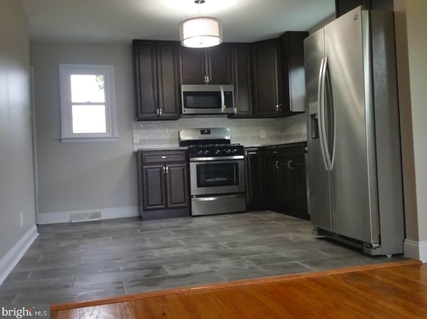 612 Fairmount Dr, Aura, NJ 08028