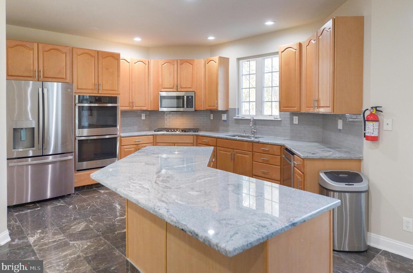 246 Sickle Ln, West Deptford NJ  08096-3746 exterior