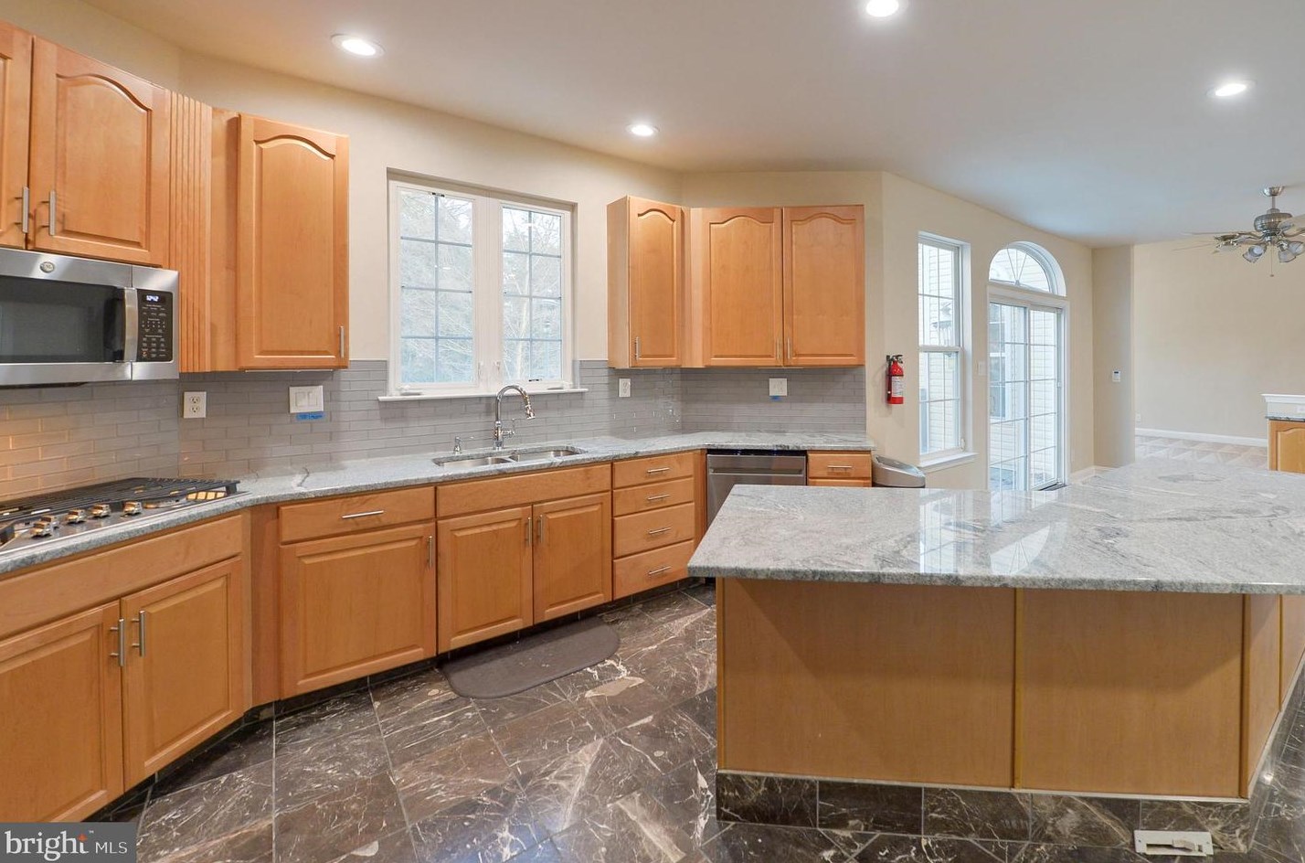 246 Sickle Ln, West Deptford NJ  08096-3746 exterior