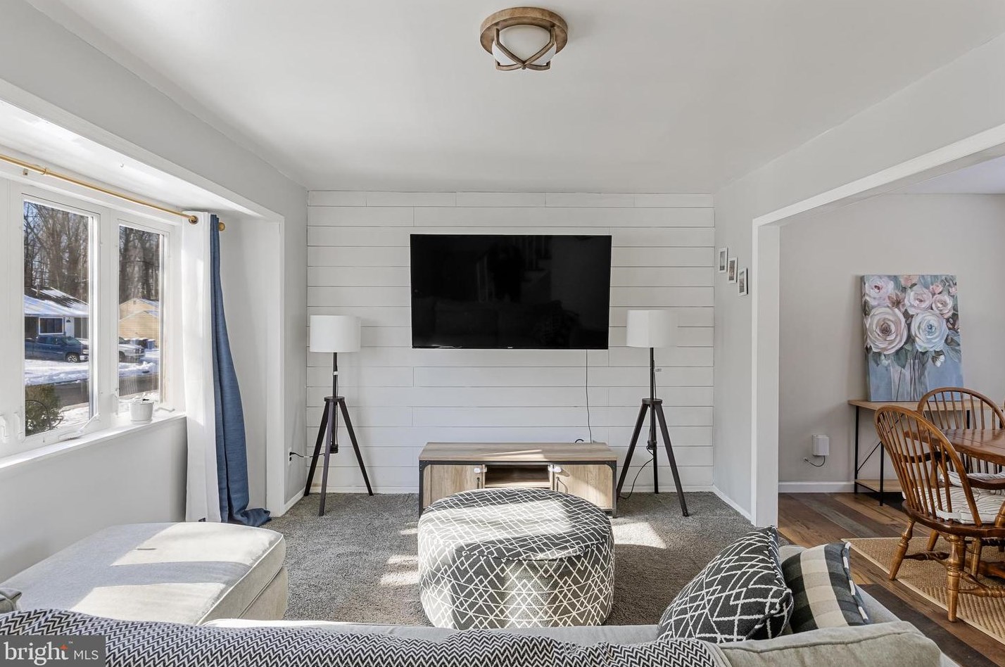 380 Montgomery Dr, West Deptford NJ  08051-1216 exterior