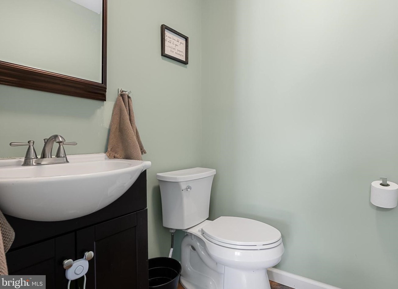 380 Montgomery Dr, West Deptford NJ  08051-1216 exterior