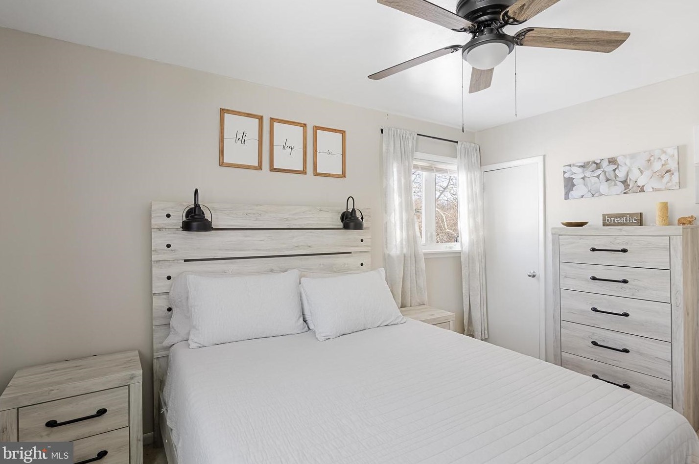 380 Montgomery Dr, West Deptford NJ  08051-1216 exterior