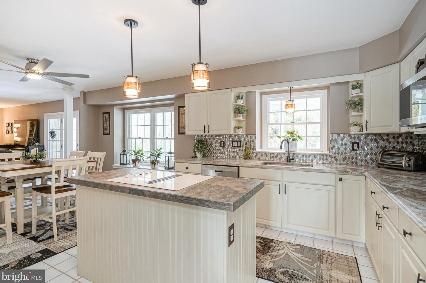 31 Dogwood Ave, Aura NJ  08028-2819 exterior