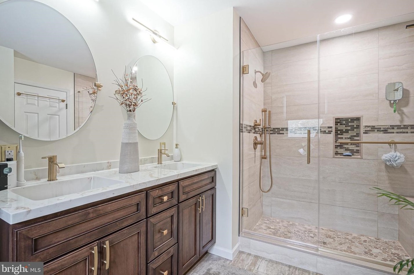 31 Dogwood Ave, Aura NJ  08028-2819 exterior