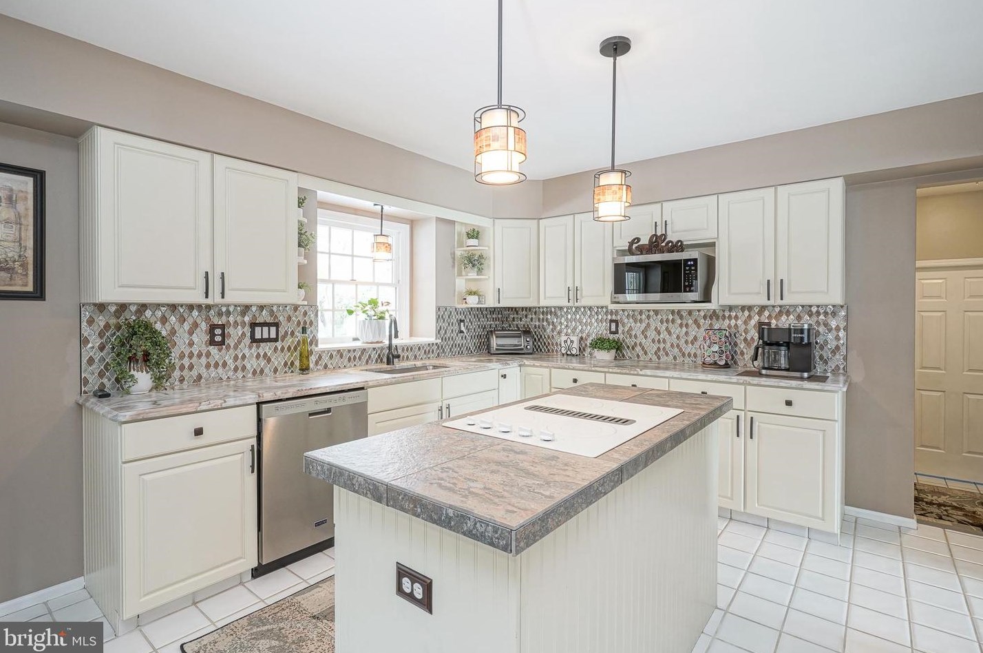 31 Dogwood Ave, Aura NJ  08028-2819 exterior