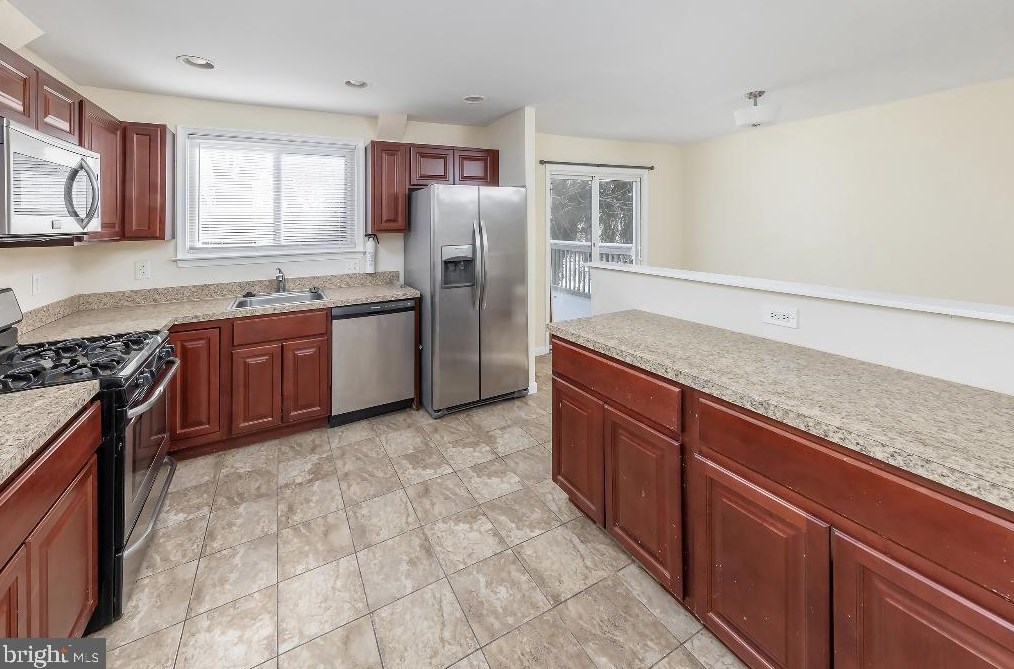 6 Cornell Rd, Aura, NJ 08028