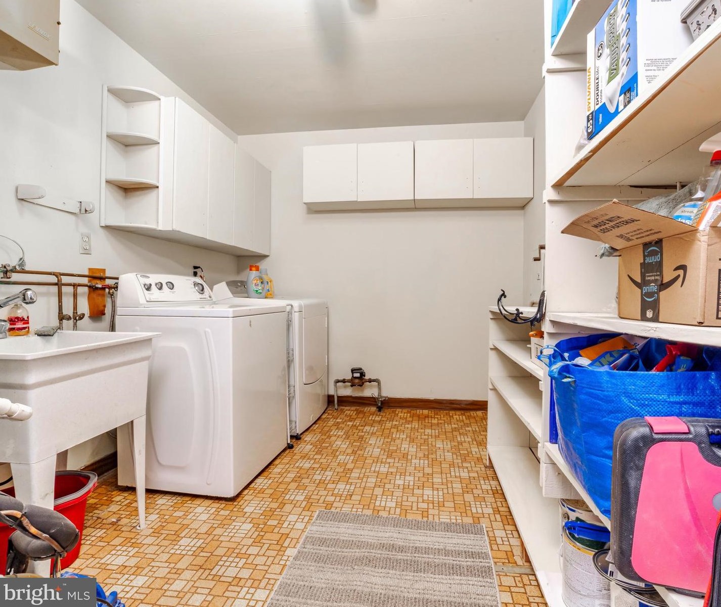 21 Beech Pl, West Deptford NJ  08096-3301 exterior