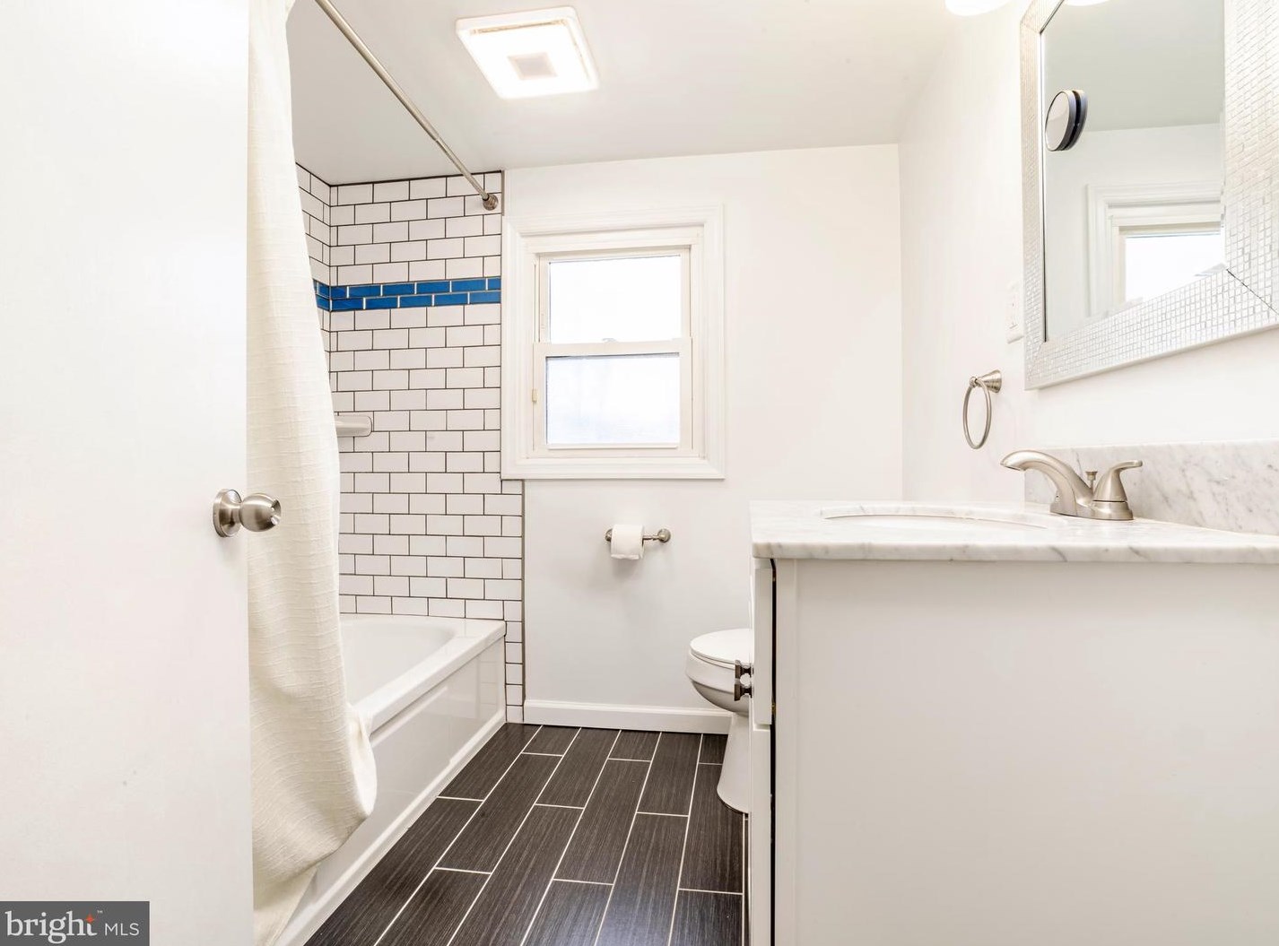 21 Beech Pl, West Deptford NJ  08096-3301 exterior