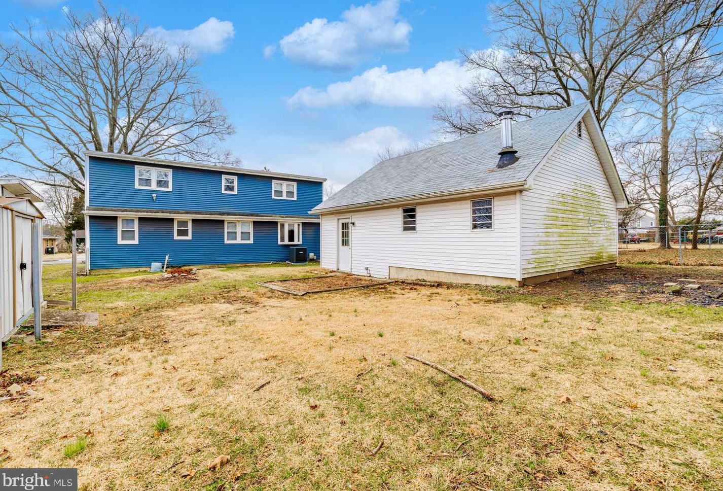 21 Beech Pl, West Deptford NJ  08096-3301 exterior