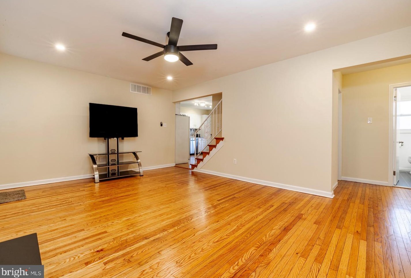 21 Beech Pl, West Deptford NJ  08096-3301 exterior