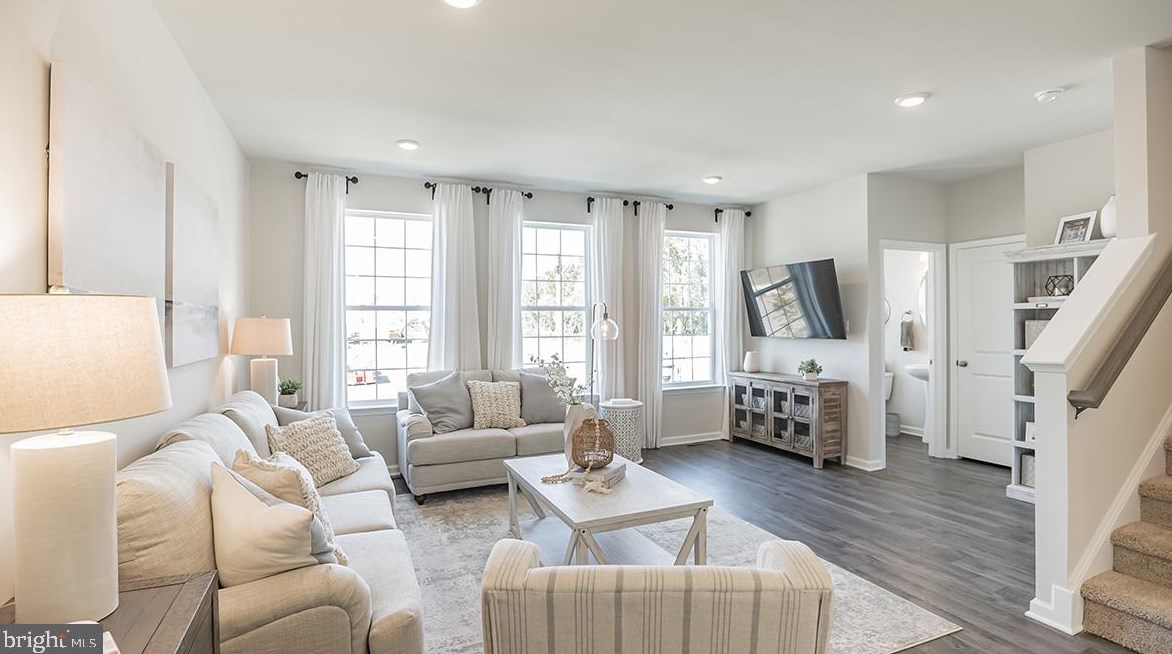 507 N Palace Dr, Aura, NJ 08028