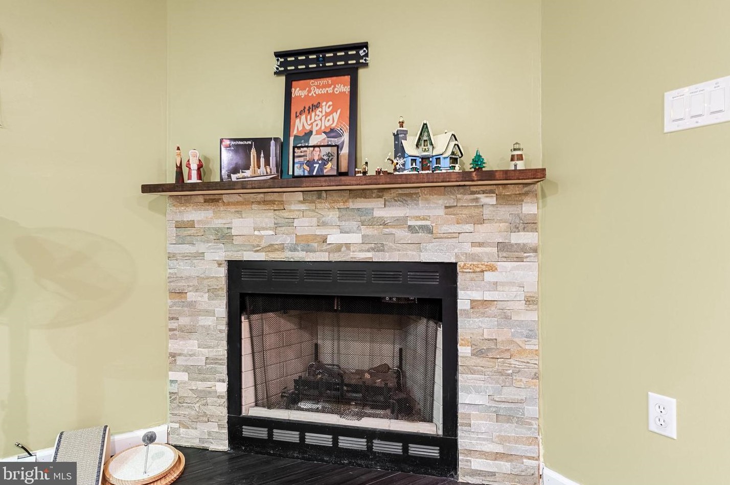 22 Woodstream Ct, West Deptford NJ  08051-2140 exterior