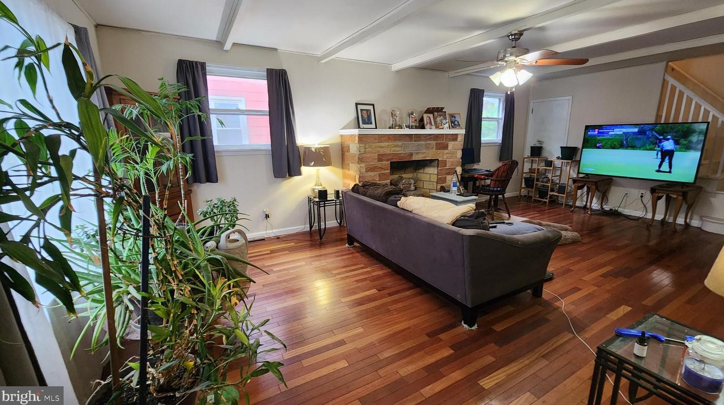 407 W High St, Aura, NJ 08028
