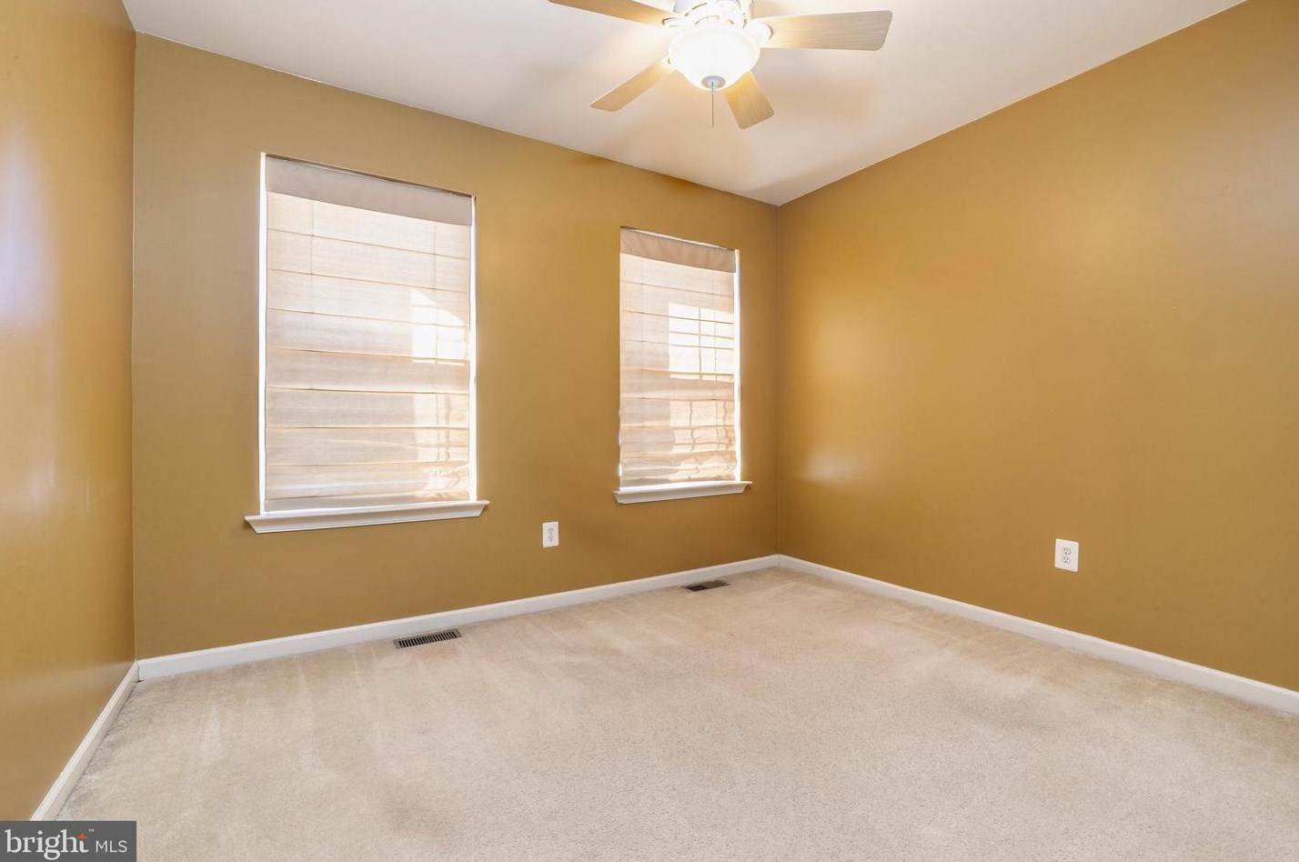 11 Ambrose Ct, West Deptford NJ  08096-6130 exterior