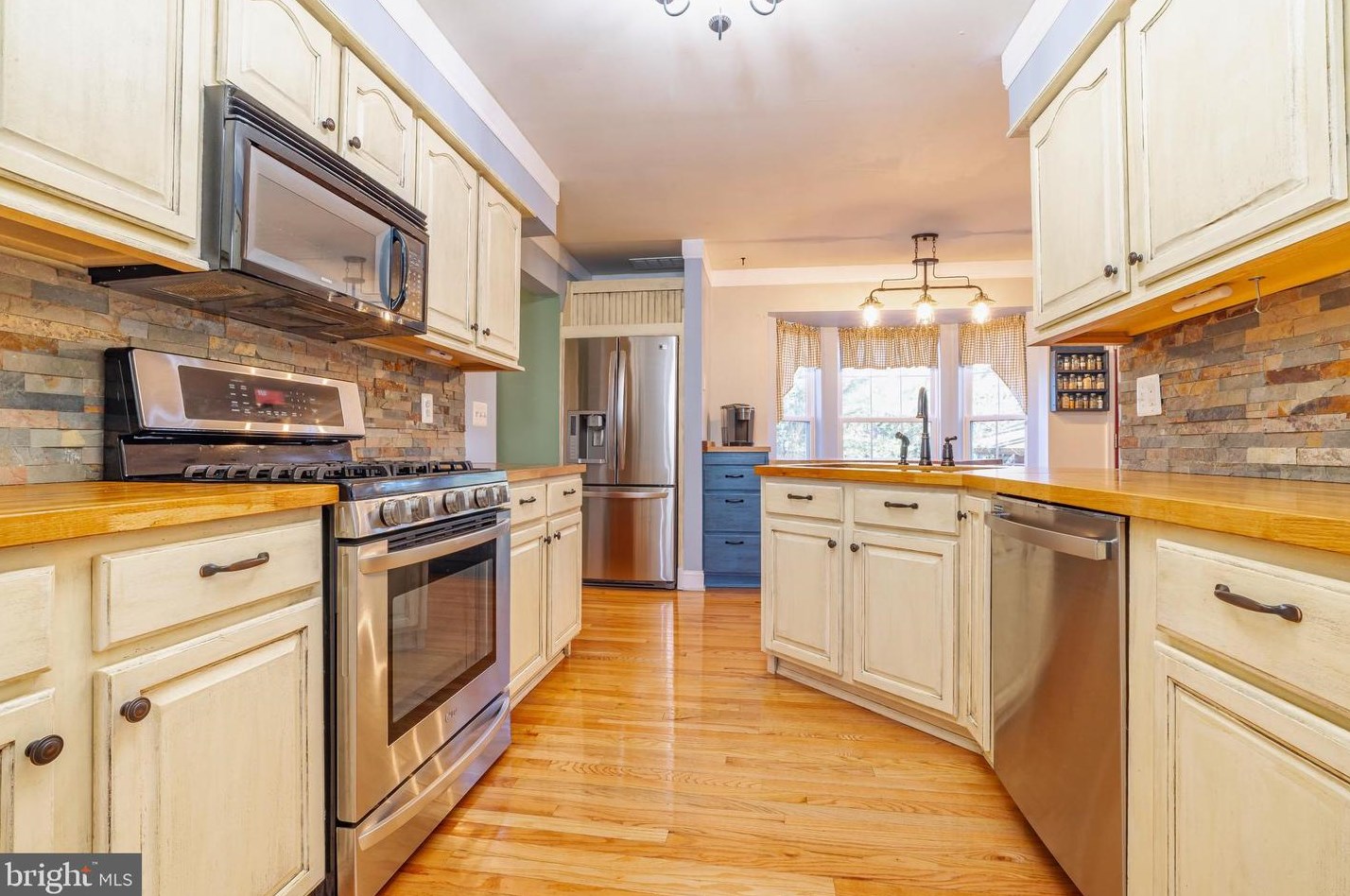 11 Ambrose Ct, West Deptford NJ  08096-6130 exterior