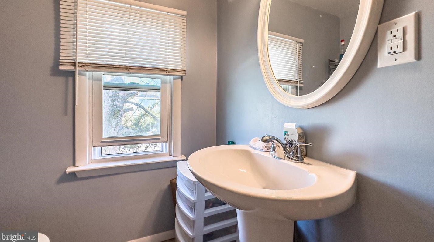 111 Jefferson St, West Deptford NJ  08066-1263 exterior