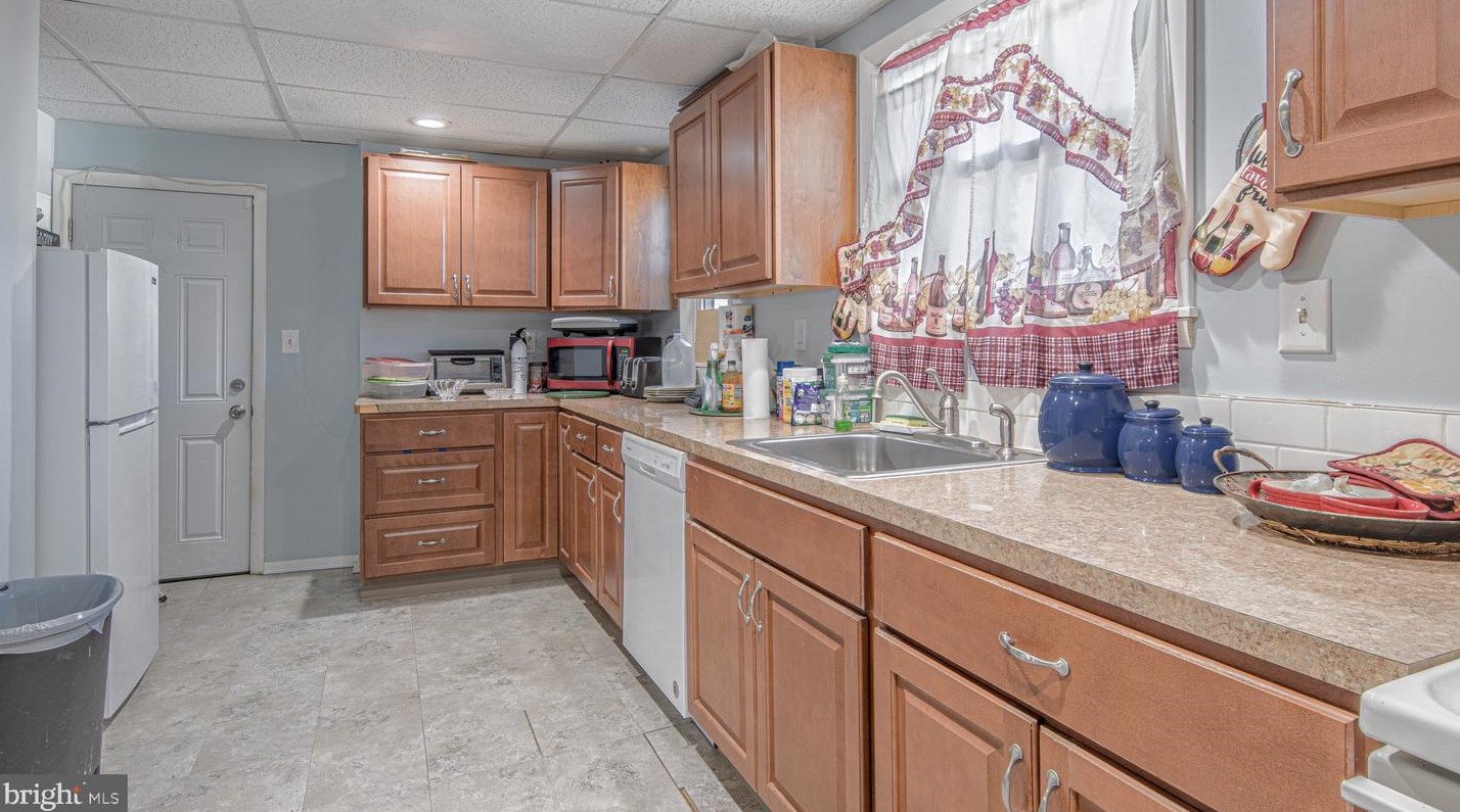 111 Jefferson St, West Deptford NJ  08066-1263 exterior