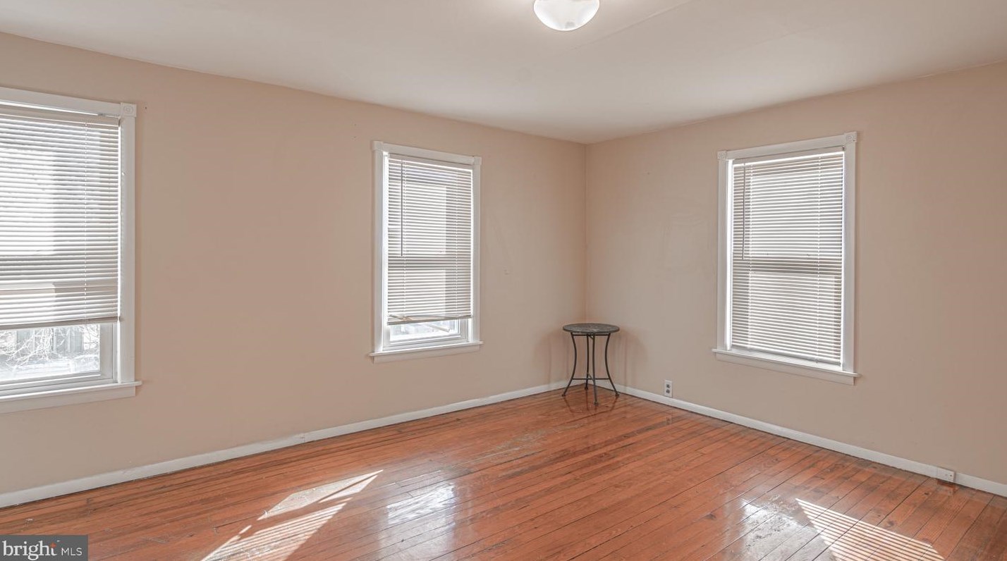 111 E Jefferson St, West Deptford, NJ 08066