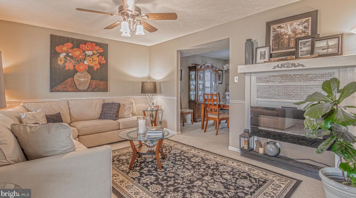 38 Hayslope Ct, Aura, NJ 08028-2966