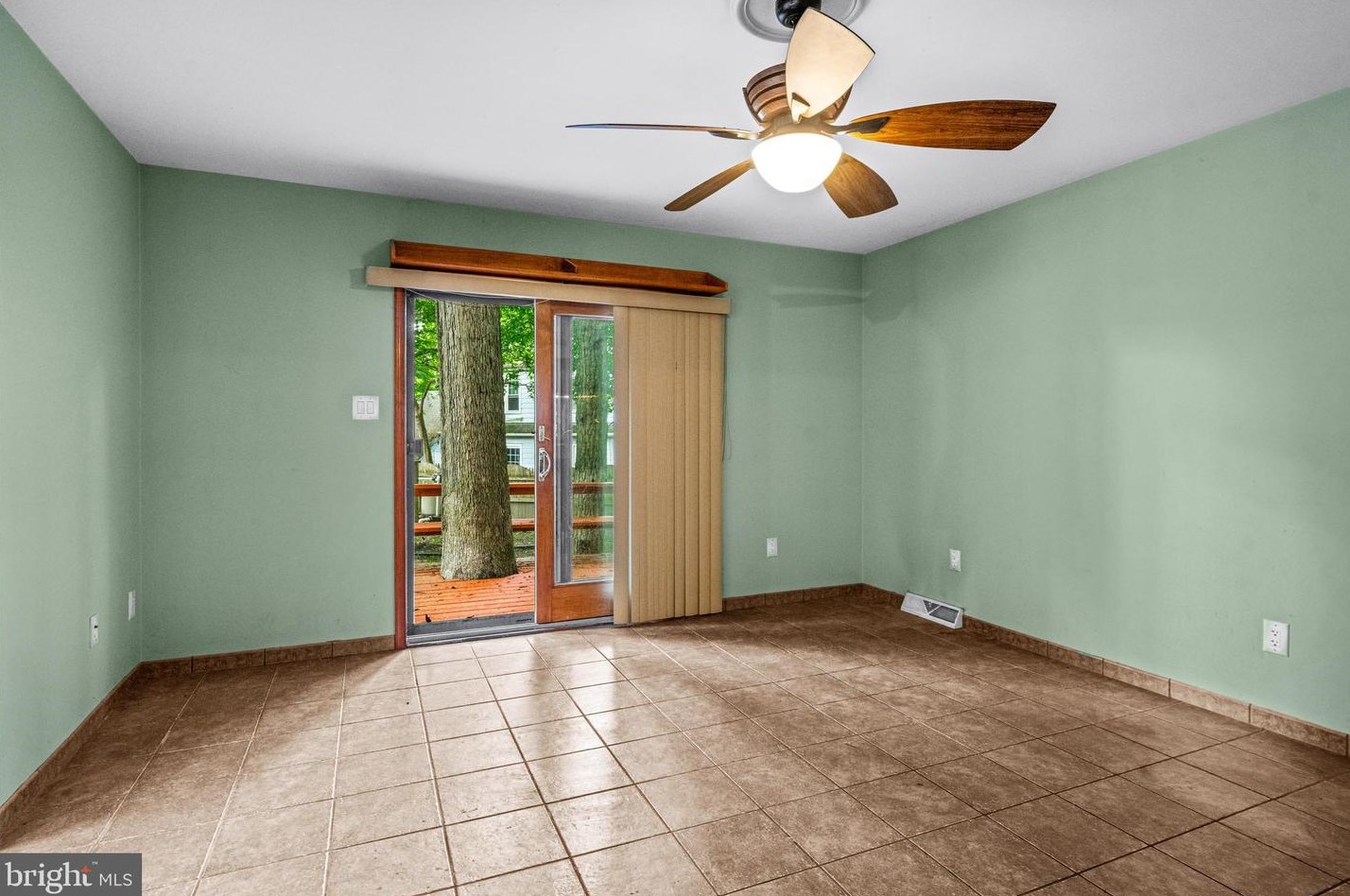 629 High St, West Deptford NJ  08051-1460 exterior