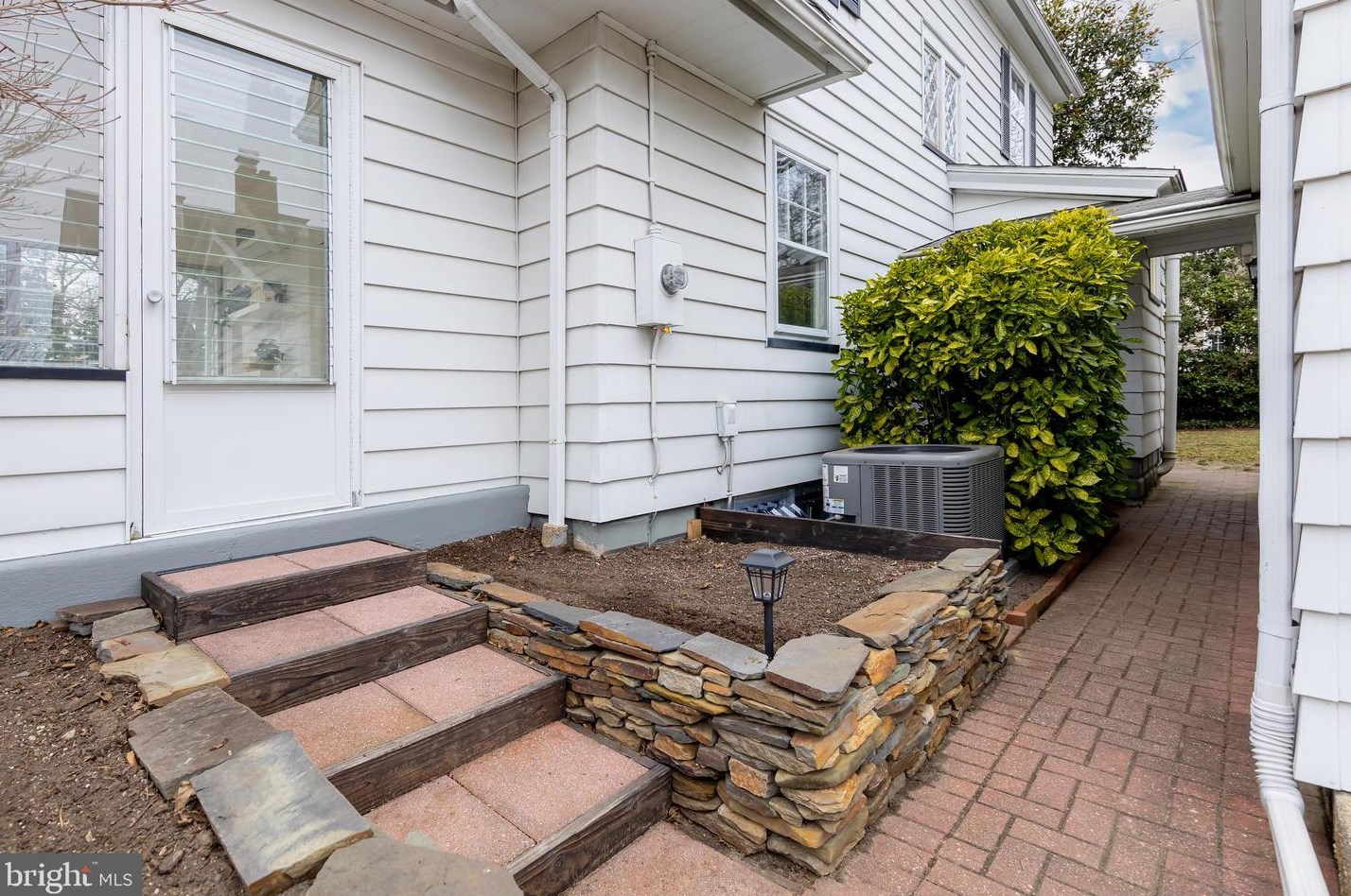 38 Columbia St, West Deptford NJ  08096-1539 exterior