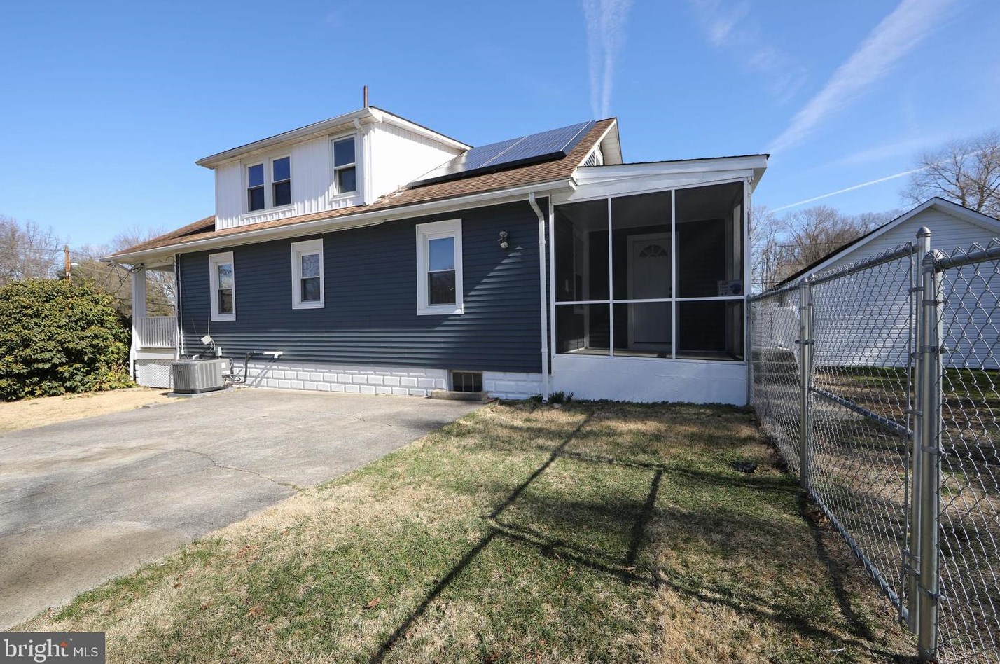 1129 Lexington Dr, West Deptford NJ  08096-5517 exterior