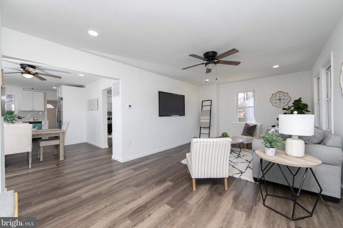 1129 Lexington Dr, West Deptford NJ  08096-5517 exterior