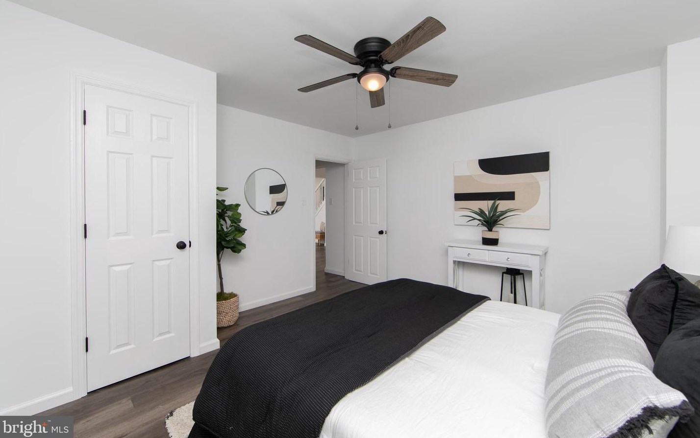 1129 Lexington Dr, West Deptford NJ  08096-5517 exterior