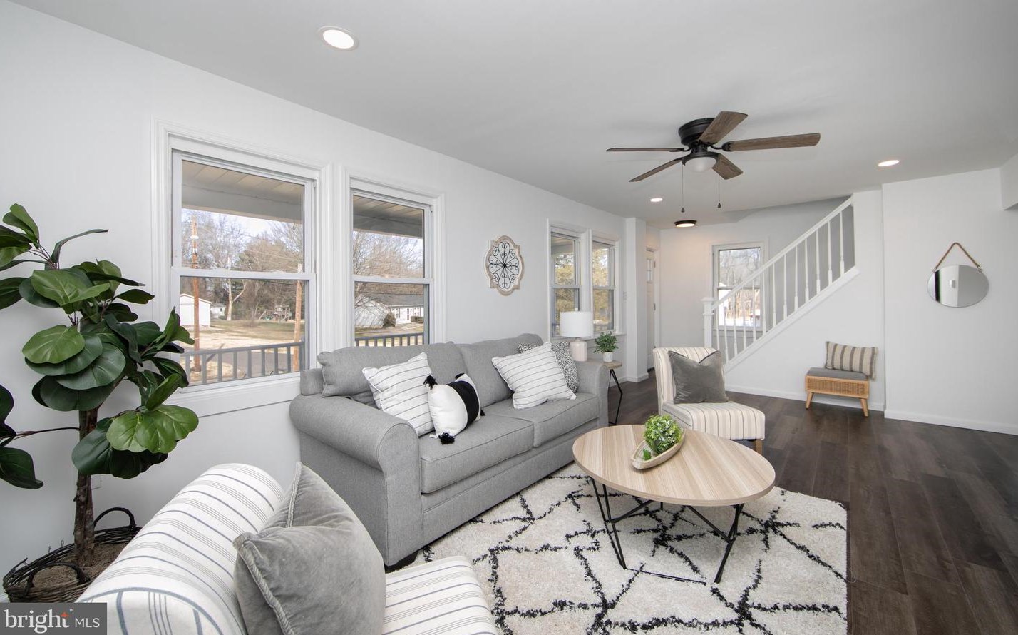 1129 Lexington Dr, West Deptford NJ  08096-5517 exterior