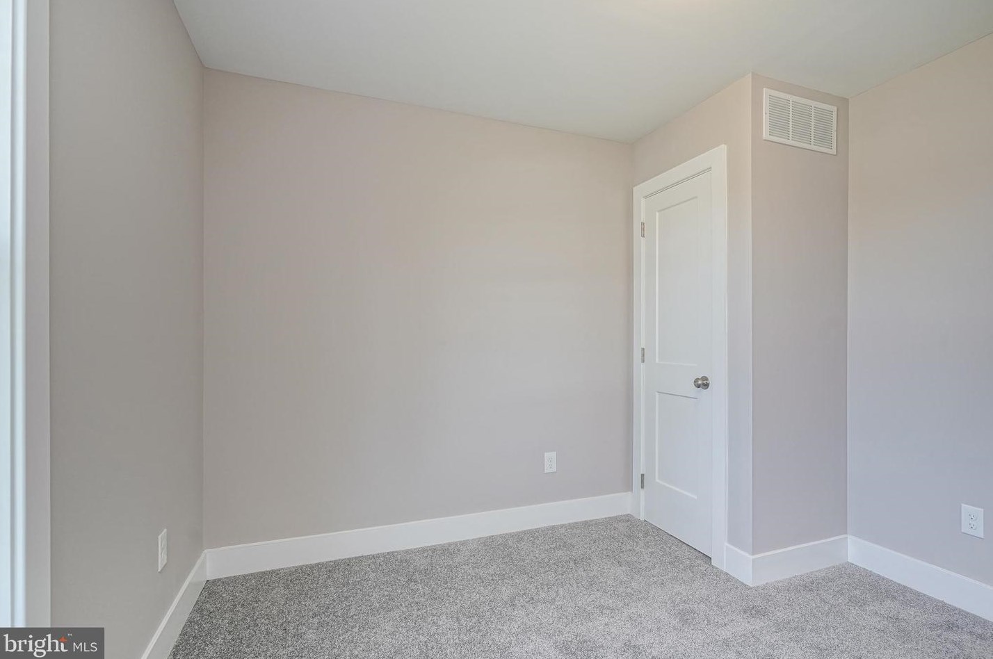 646 Pierre Ave, West Deptford NJ  08051-1254 exterior