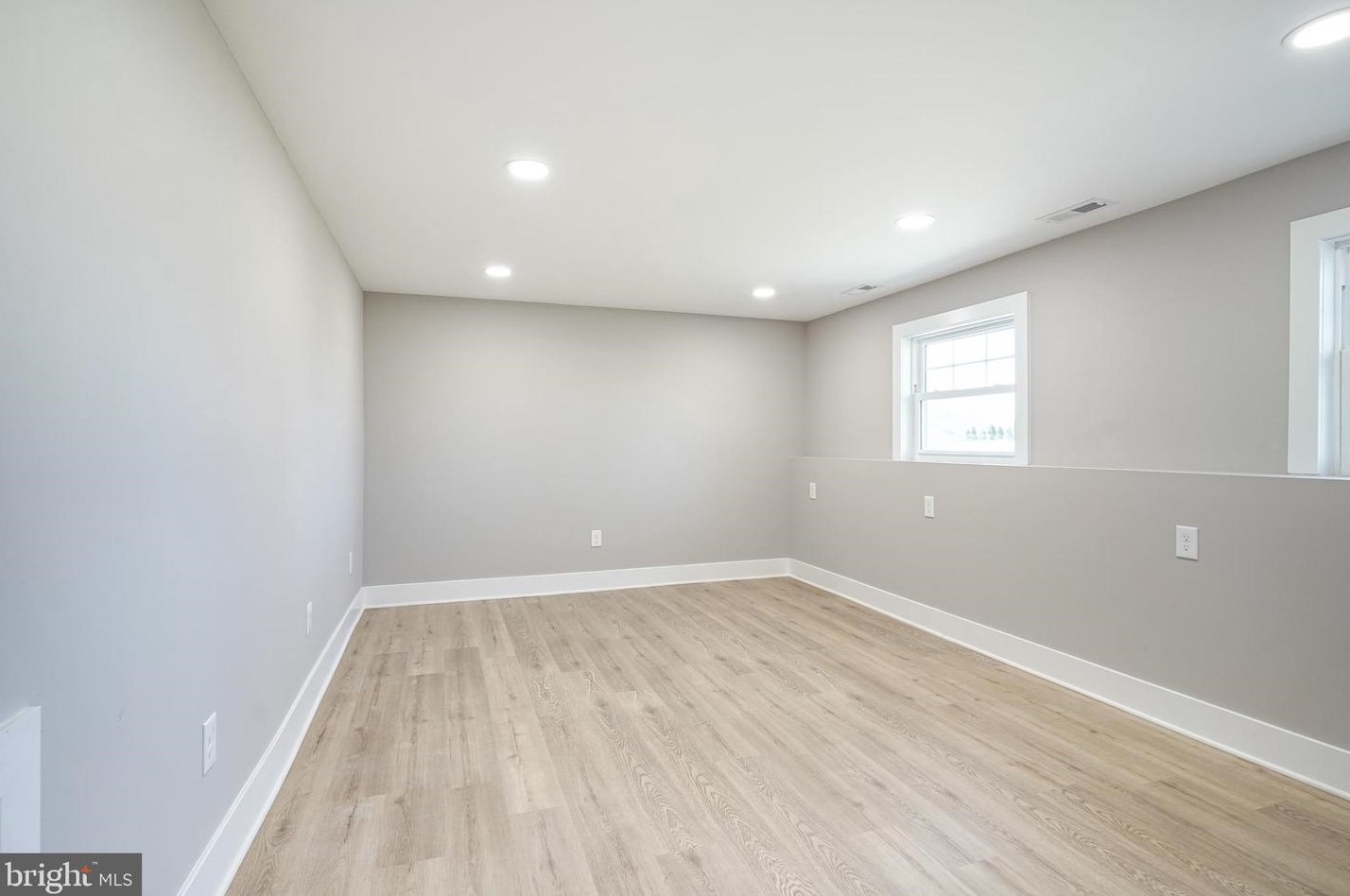 646 Pierre Ave, West Deptford NJ  08051-1254 exterior