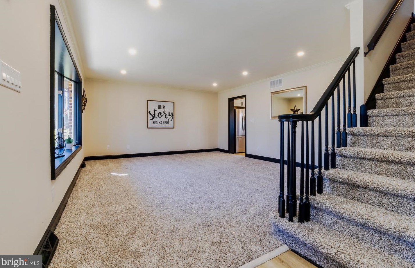1762 5th St, West Deptford, NJ 08086-3066