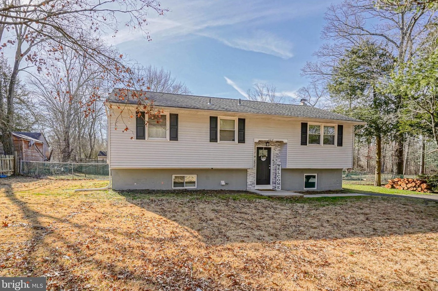 908 Lincoln Dr, Clayton, NJ 08312