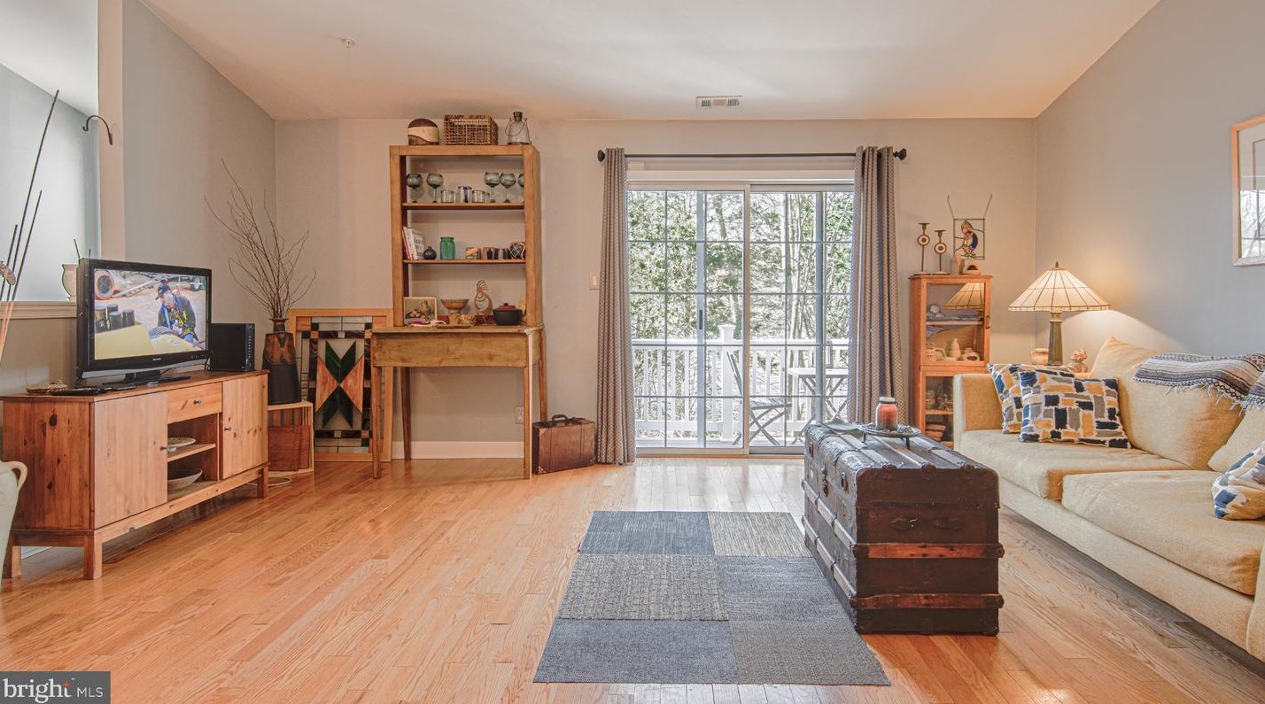 68 Crestmont Dr, West Deptford NJ  08051-2161 exterior