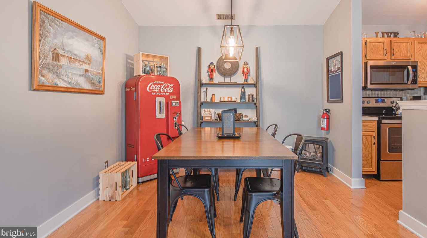 68 Crestmont Dr, West Deptford NJ  08051-2161 exterior