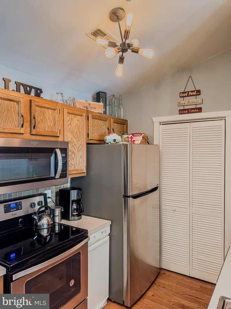 68 Crestmont Dr, West Deptford NJ  08051-2161 exterior